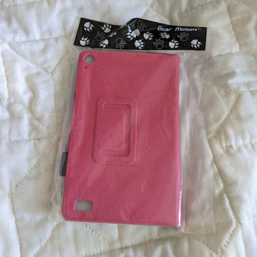 NWT Bear Motion Hot Pink Amazon Fire 7 Case